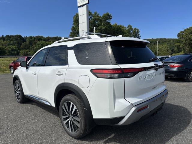 Photo of 2025 Everest White P Nissan Pathfinder