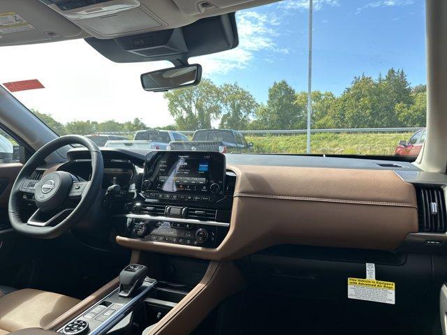 Photo of 2025 Everest White P Nissan Pathfinder