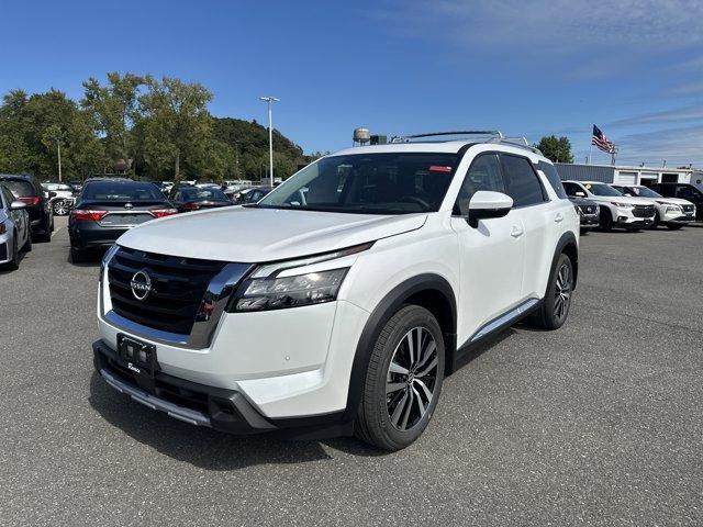 Photo of 2025 Everest White P Nissan Pathfinder