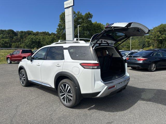 Photo of 2025 Everest White P Nissan Pathfinder