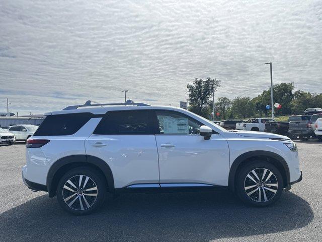 Photo of 2025 Everest White P Nissan Pathfinder