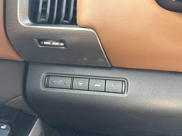 Photo of 2025 Everest White P Nissan Pathfinder