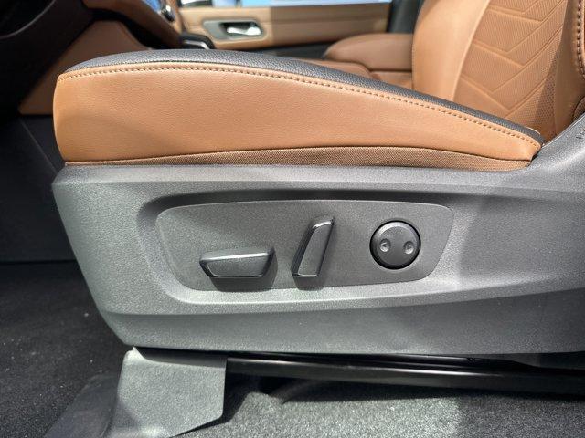 Photo of 2025 Everest White P Nissan Pathfinder