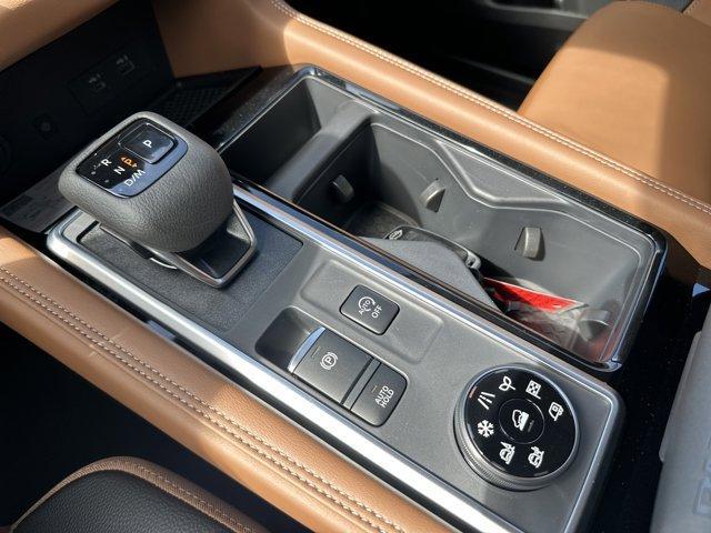 Photo of 2025 Everest White P Nissan Pathfinder
