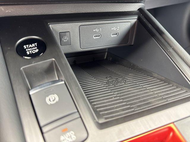 Photo of 2025 Super Black Nissan Kicks