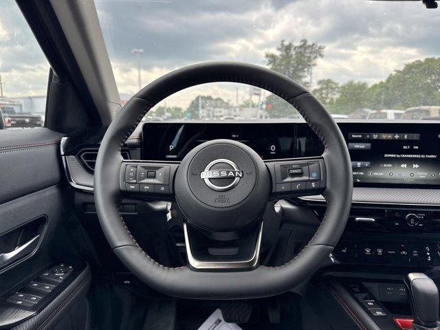 Photo of 2025 Super Black Nissan Kicks