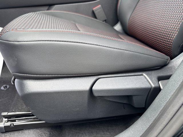Photo of 2025 Super Black Nissan Kicks