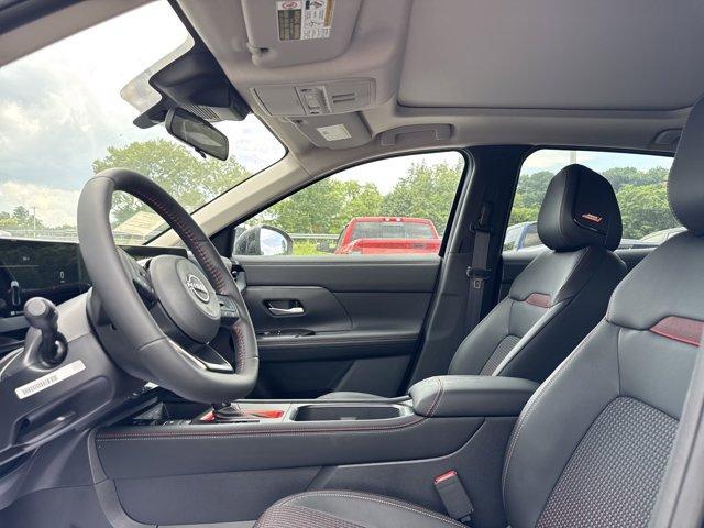 Photo of 2025 Super Black Nissan Kicks