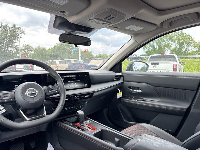 Photo of 2025 Super Black Nissan Kicks
