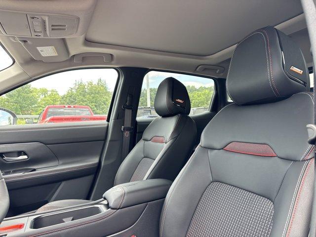 Photo of 2025 Super Black Nissan Kicks