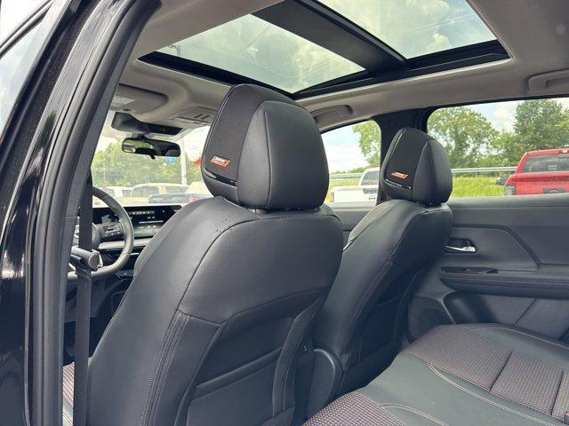Photo of 2025 Super Black Nissan Kicks