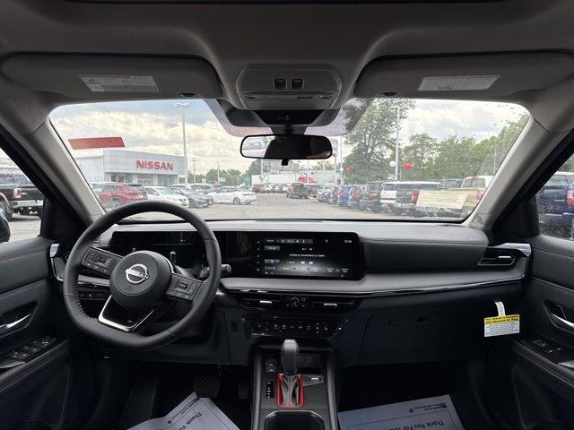 Photo of 2025 Super Black Nissan Kicks