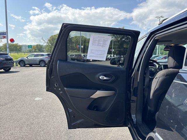 Photo of 2017 Diamond Black Jeep Cherokee