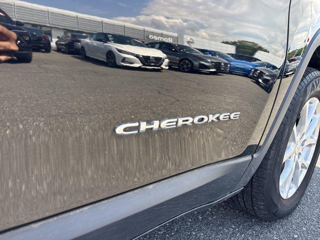 Photo of 2017 Diamond Black Jeep Cherokee