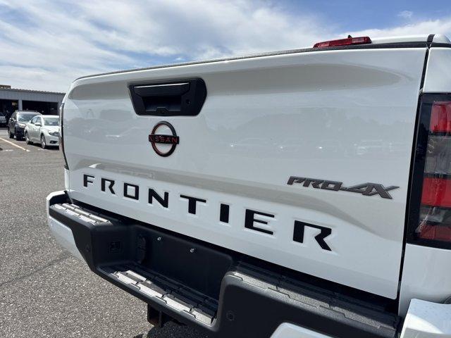 Photo of 2022 Glacier White Nissan Frontier
