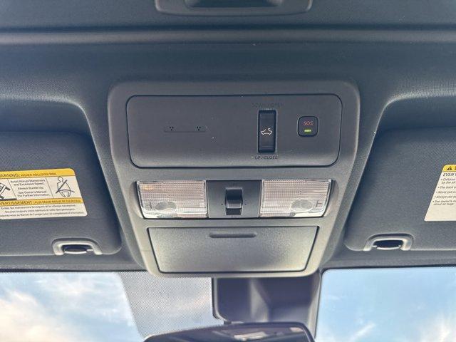 Photo of 2022 Glacier White Nissan Frontier