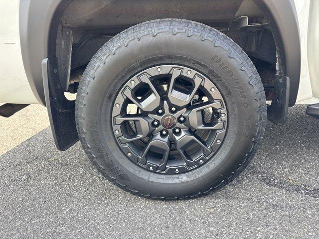 Photo of 2022 Glacier White Nissan Frontier
