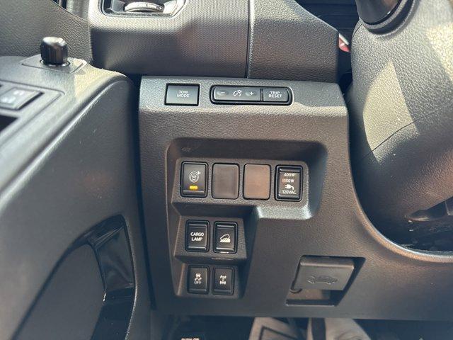 Photo of 2022 Glacier White Nissan Frontier