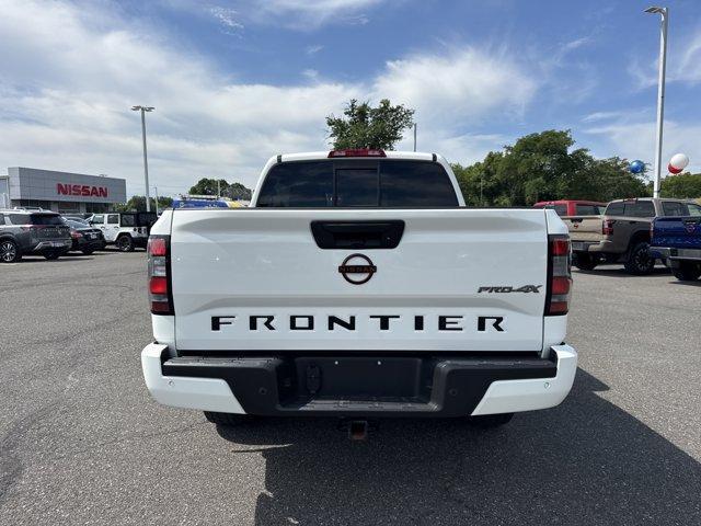 Photo of 2022 Glacier White Nissan Frontier