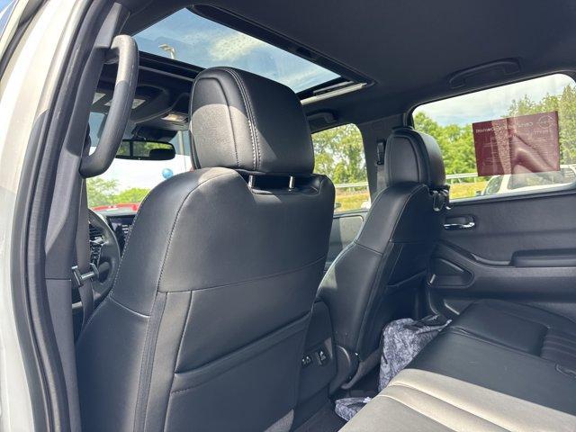 Photo of 2022 Glacier White Nissan Frontier