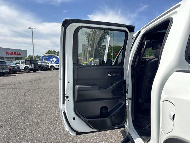 Photo of 2022 Glacier White Nissan Frontier