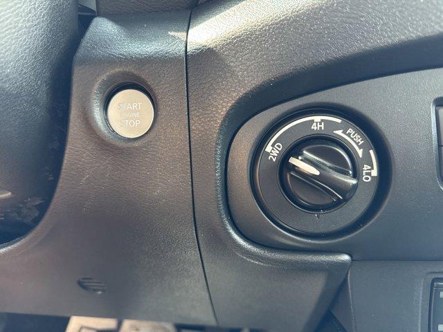 Photo of 2022 Glacier White Nissan Frontier