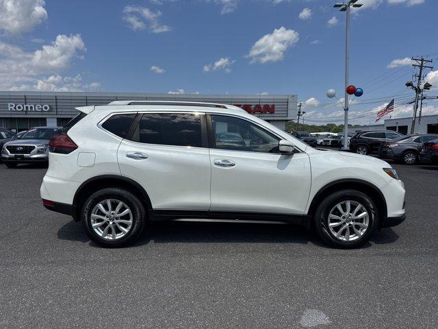 Photo of 2019 White Nissan Rogue