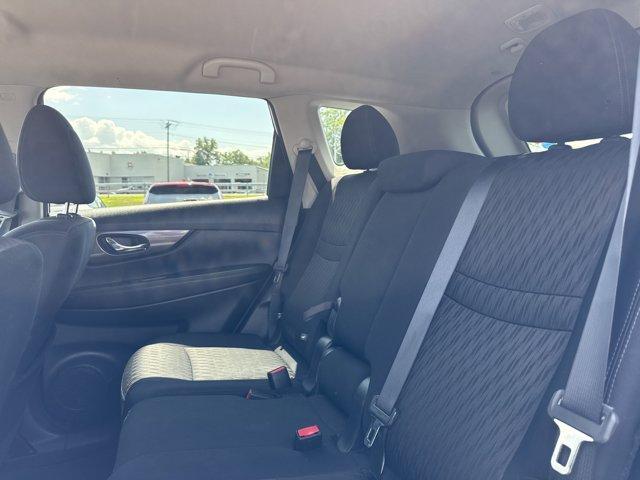 Photo of 2019 White Nissan Rogue