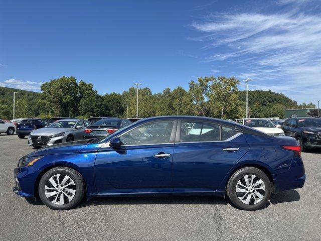 Photo of 2022 Deep Blue Pearl Nissan Altima