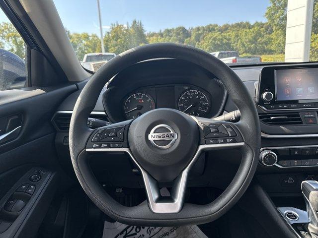 Photo of 2022 Deep Blue Pearl Nissan Altima