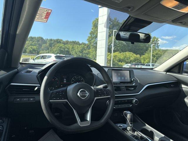 Photo of 2022 Deep Blue Pearl Nissan Altima