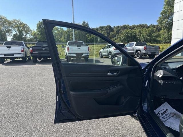Photo of 2022 Deep Blue Pearl Nissan Altima