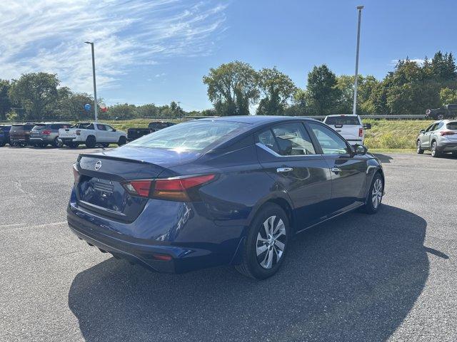 Photo of 2022 Deep Blue Pearl Nissan Altima