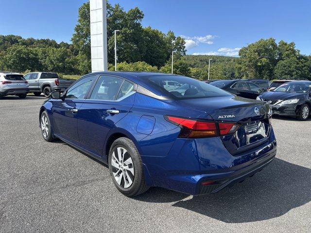 Photo of 2022 Deep Blue Pearl Nissan Altima