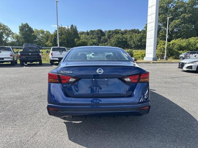 Photo of 2022 Deep Blue Pearl Nissan Altima