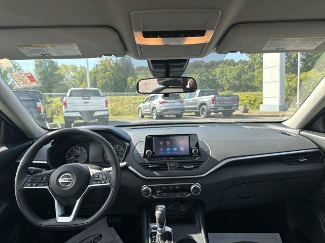 Photo of 2022 Deep Blue Pearl Nissan Altima