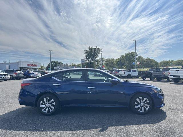 Photo of 2022 Deep Blue Pearl Nissan Altima