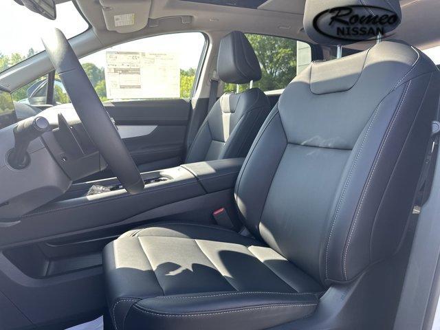 Photo of 2025 Everest White P Nissan Murano