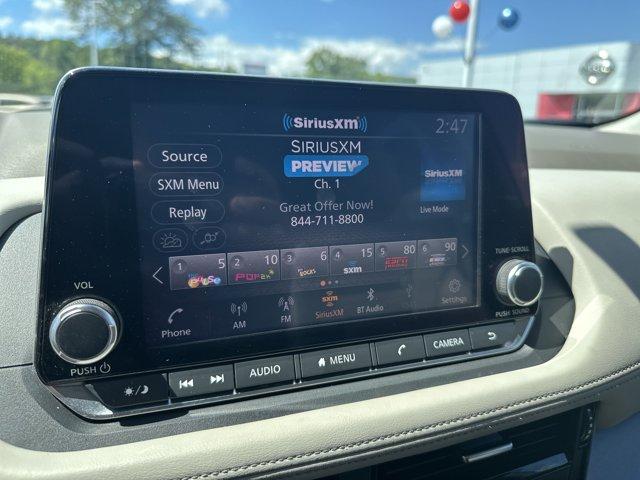 Photo of 2021 White Nissan Rogue