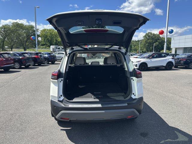 Photo of 2021 White Nissan Rogue