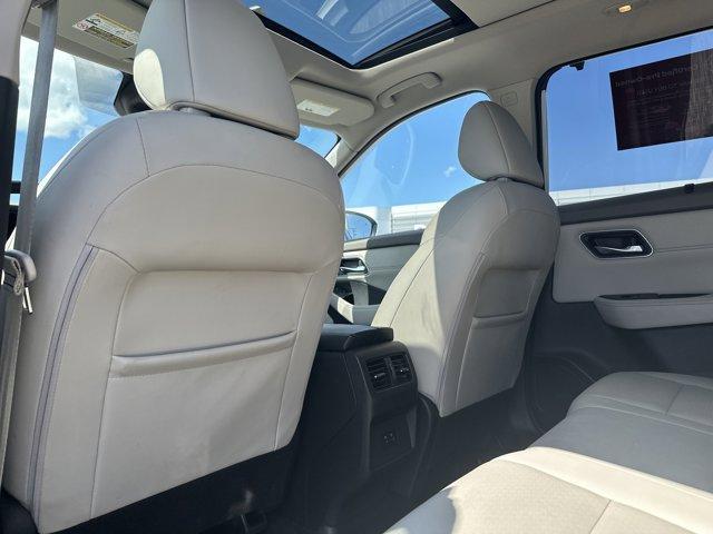 Photo of 2021 White Nissan Rogue
