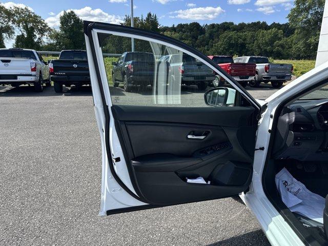Photo of 2023 Cloud White Nissan Sentra