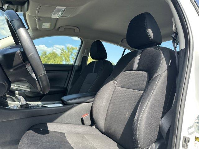 Photo of 2023 Cloud White Nissan Sentra