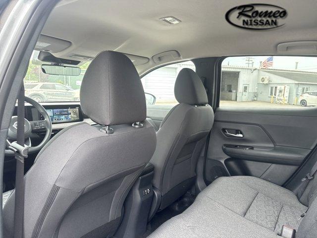 Photo of 2025 Gun Metallic Nissan Kicks