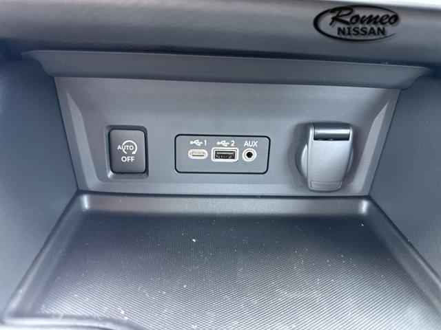 Photo of 2025 Cloud White Nissan Sentra