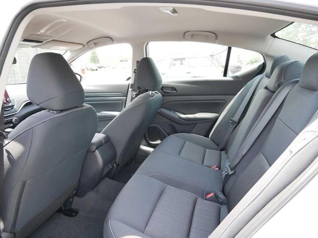 Photo of 2025 Glacier White Nissan Altima