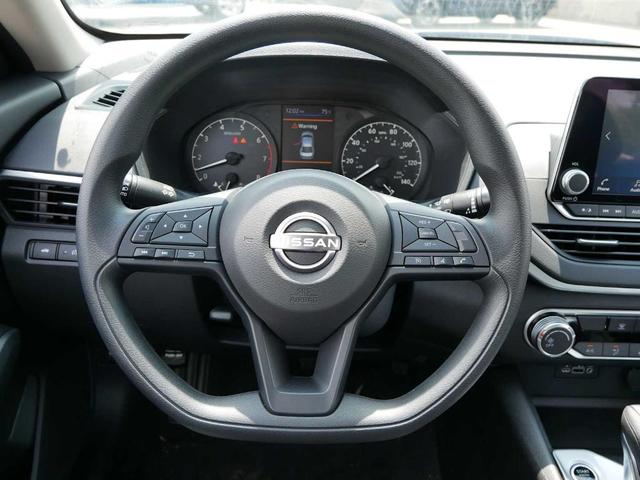 Photo of 2025 Glacier White Nissan Altima