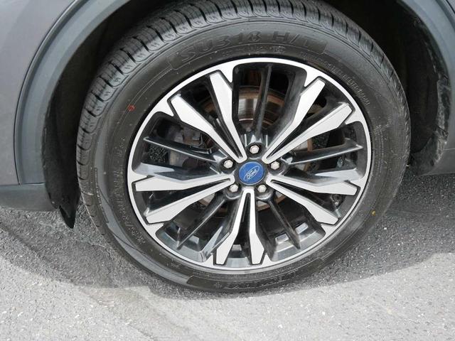 Photo of 2022 Gray Ford Escape