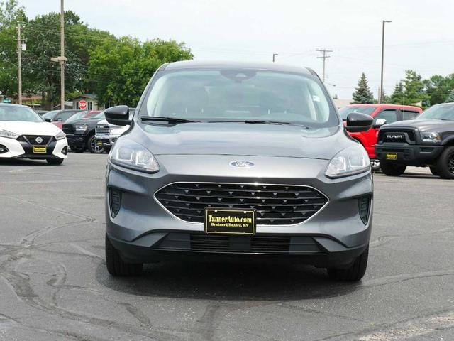 Photo of 2022 Gray Ford Escape