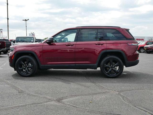 Photo of 2023 Red Jeep Grand Cherokee